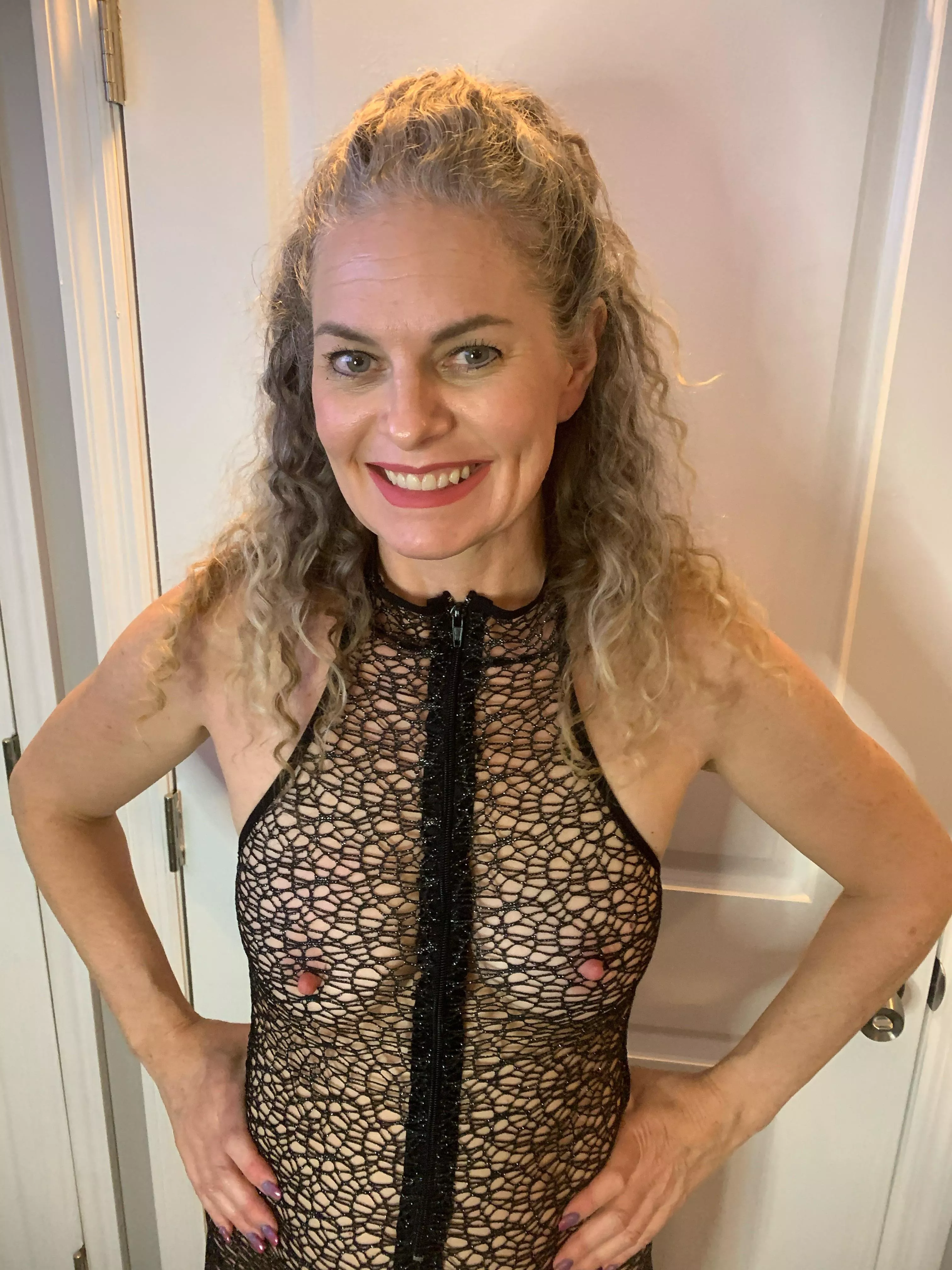 Let’s start the week off right  posted by hotlegsplaytime