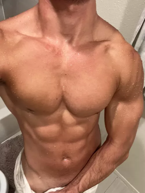 Long hot shower got me feeling like I just hopped out of a sauna 😎😎 by TheeGuyDerek