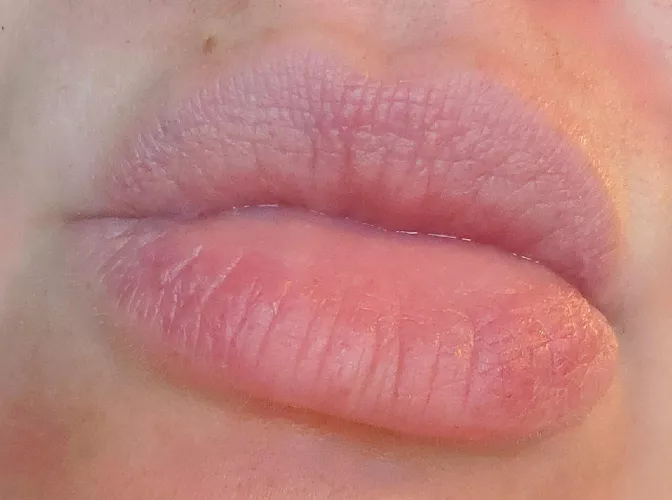 Naturally plump and pouty by luvtheselipz