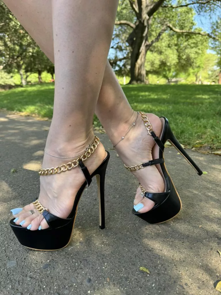 New heels with chains 🥰 posted by missheels077