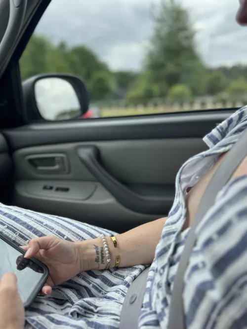 Side view of momma by columbiawifepics