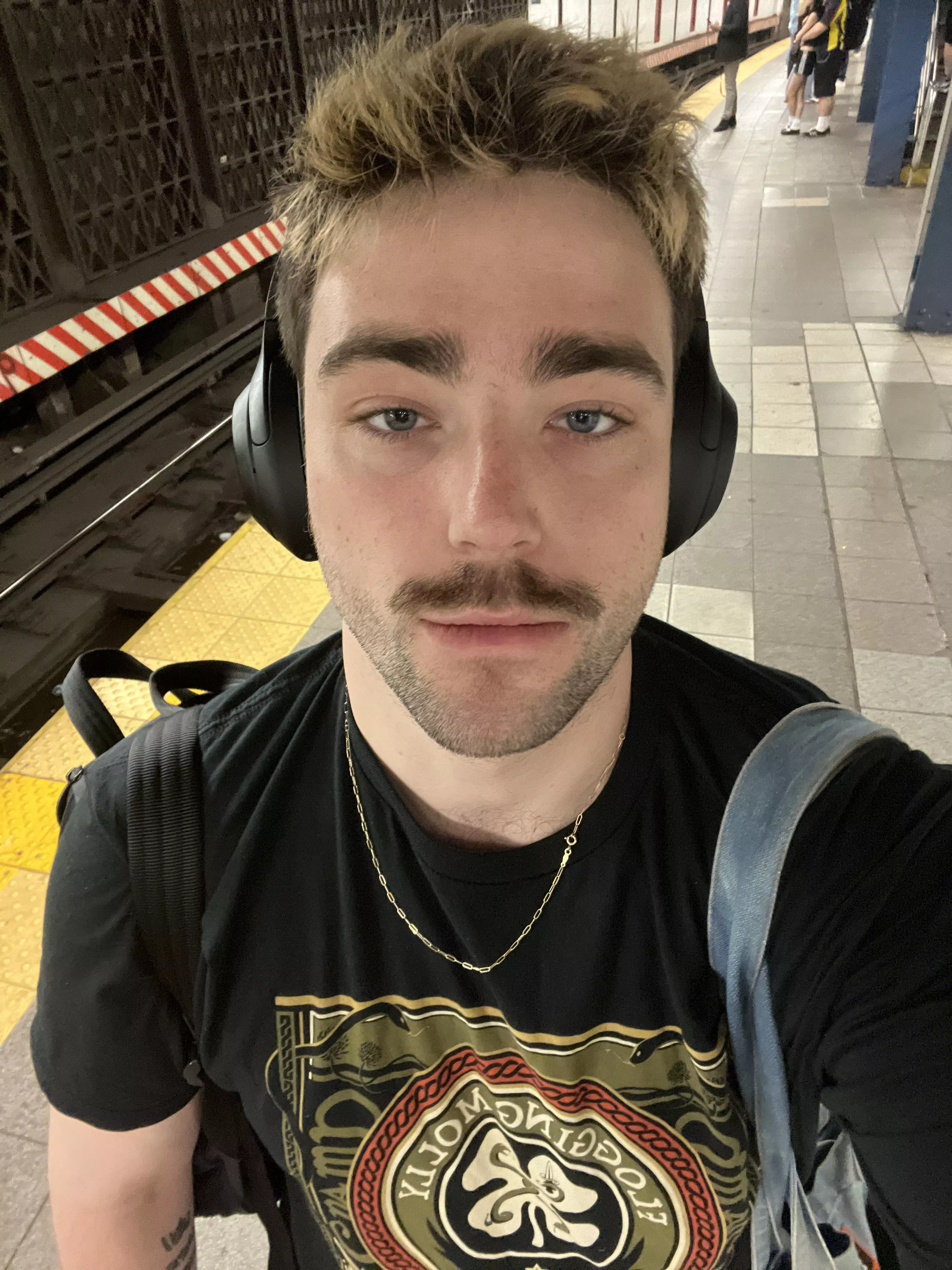 Spring is here… tee-shirts and shorts weather!  posted by glazedglitter