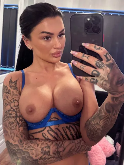 They look sooo good in mirror selfies by arsenalIfc1993_O