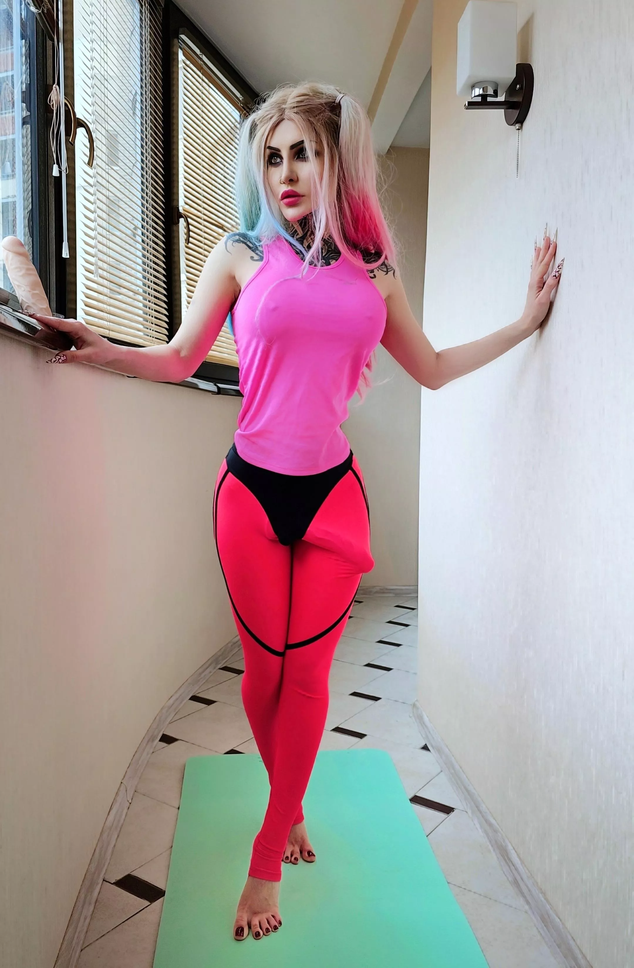 This gymnast barbie comes with extra details posted by Vampandbeauty