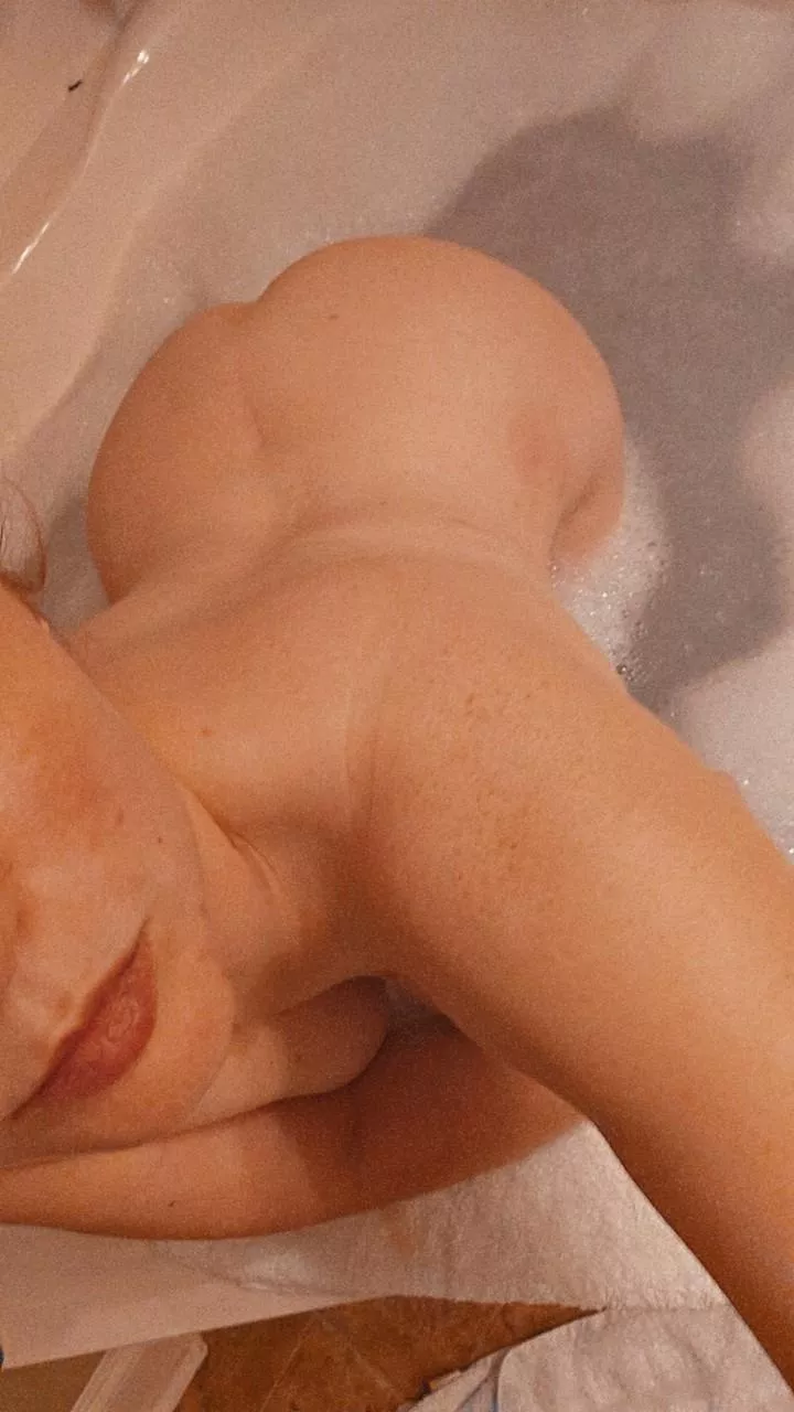 Want a hot wife with a body like this posted by hotblondelizzy