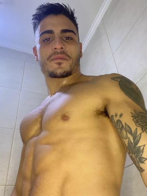 Would you submit to a muscular Dom? by OlieTheKing