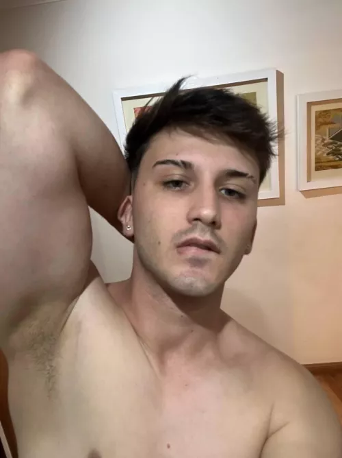 yeaaah but kinda hairy pits ;) by itscameron_