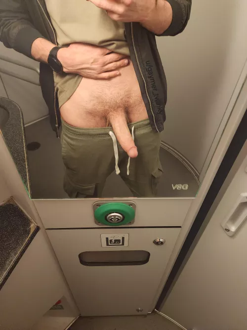 [18]too bad I'm all alone in the train toilets by gaymer_twinky