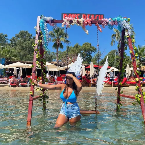 Bikini babe by NoBackUpNoParty