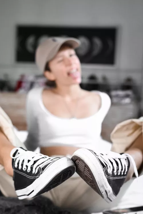 Black low converse anyone? by lulusdreamz