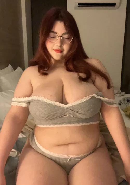 ˙⟡♡⊹.can i be your [sub] big titty gf? ~ lovely and sexy [gfe] includes [sext] [pic] [vid] custom & premade [rate] [fet] be my [fan] hmu!! my DMs are open ~ info below.⊹♡⟡⋆ by Chubbyprincess21