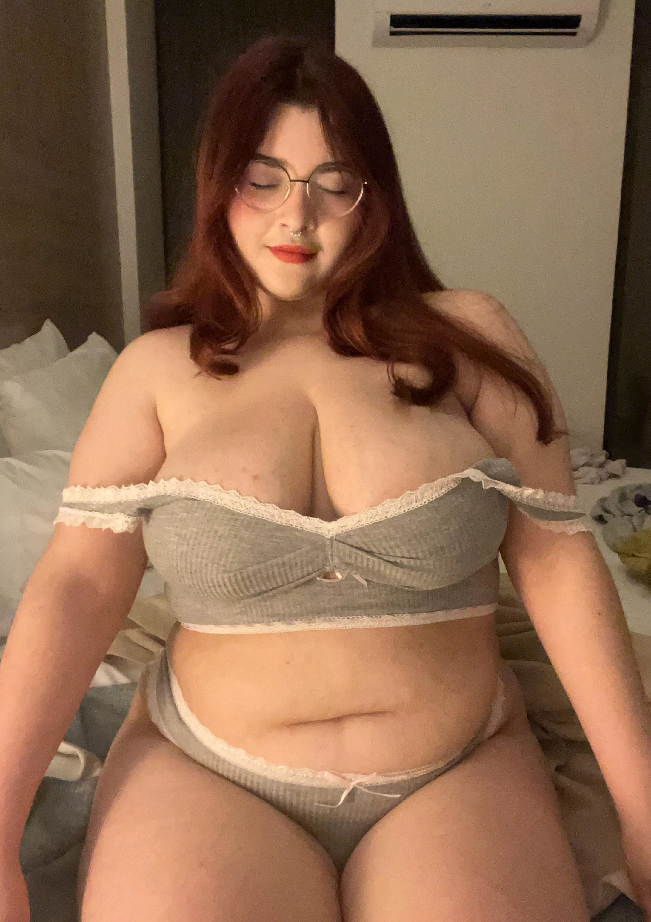 ˙⟡♡⊹.can i be your [sub] big titty gf? ~ lovely and sexy [gfe] includes [sext] [pic] [vid] custom & premade [rate] [fet] be my [fan] hmu!! my DMs are open ~ info below.⊹♡⟡⋆ posted by Chubbyprincess21