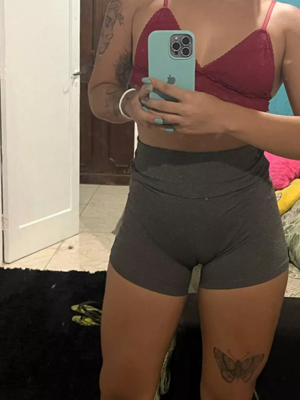 Can I take this off so you can see it even better? posted by YourfavGothgirl_