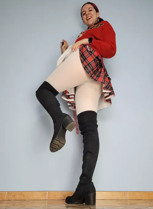 Christmas vibes in April isn't that bad idea. by MaryJunefeet