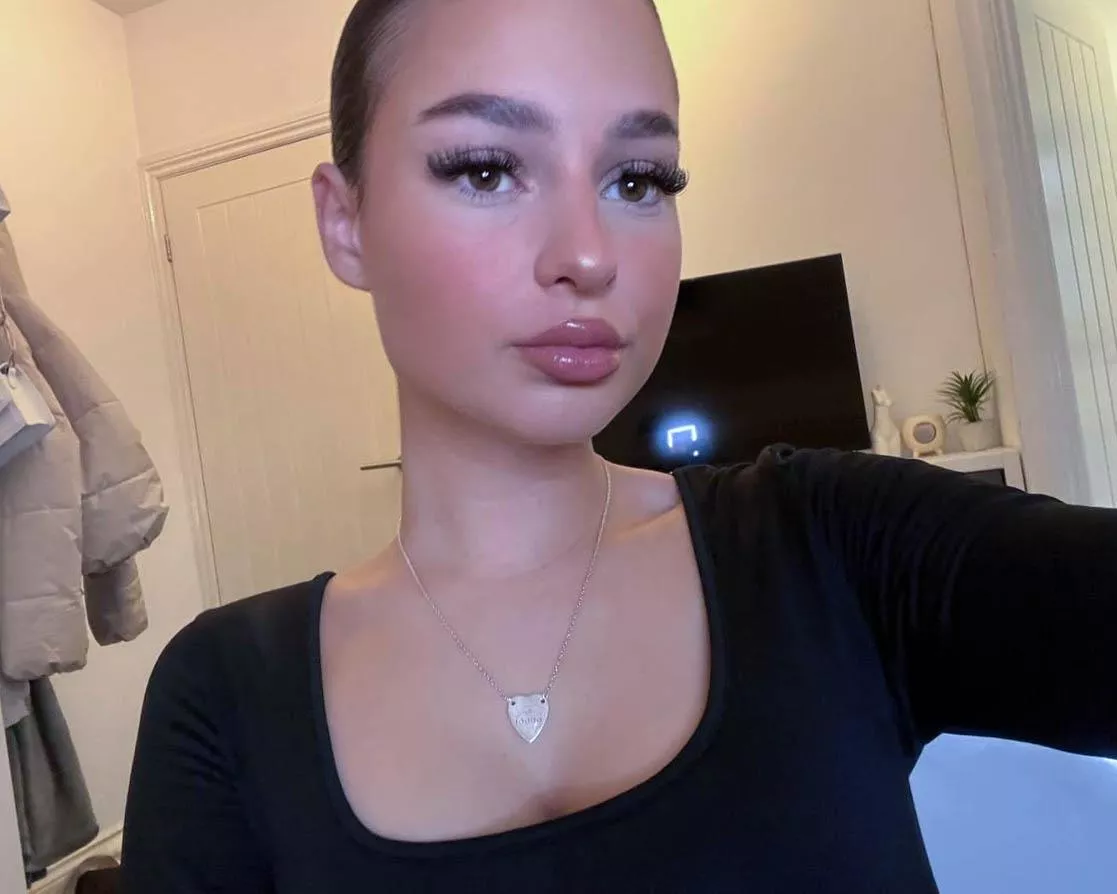 Classy and beautiful posted by Creepy-Chart116