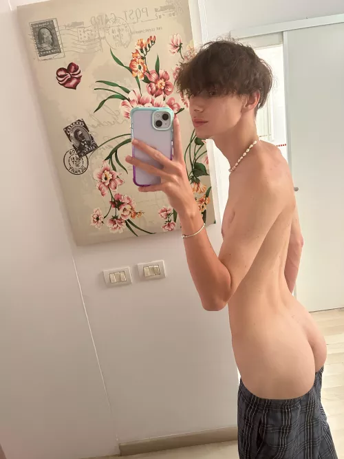 Does my 19yo twink Ass strikes a chord between cute and seductive? by SpicySisterxo_