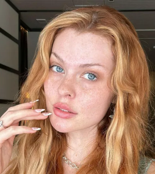 Elly Clutch by qwer5r