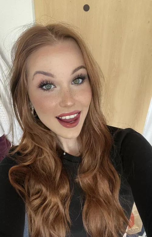 feeling classy with my lipstick by cutelittlelina