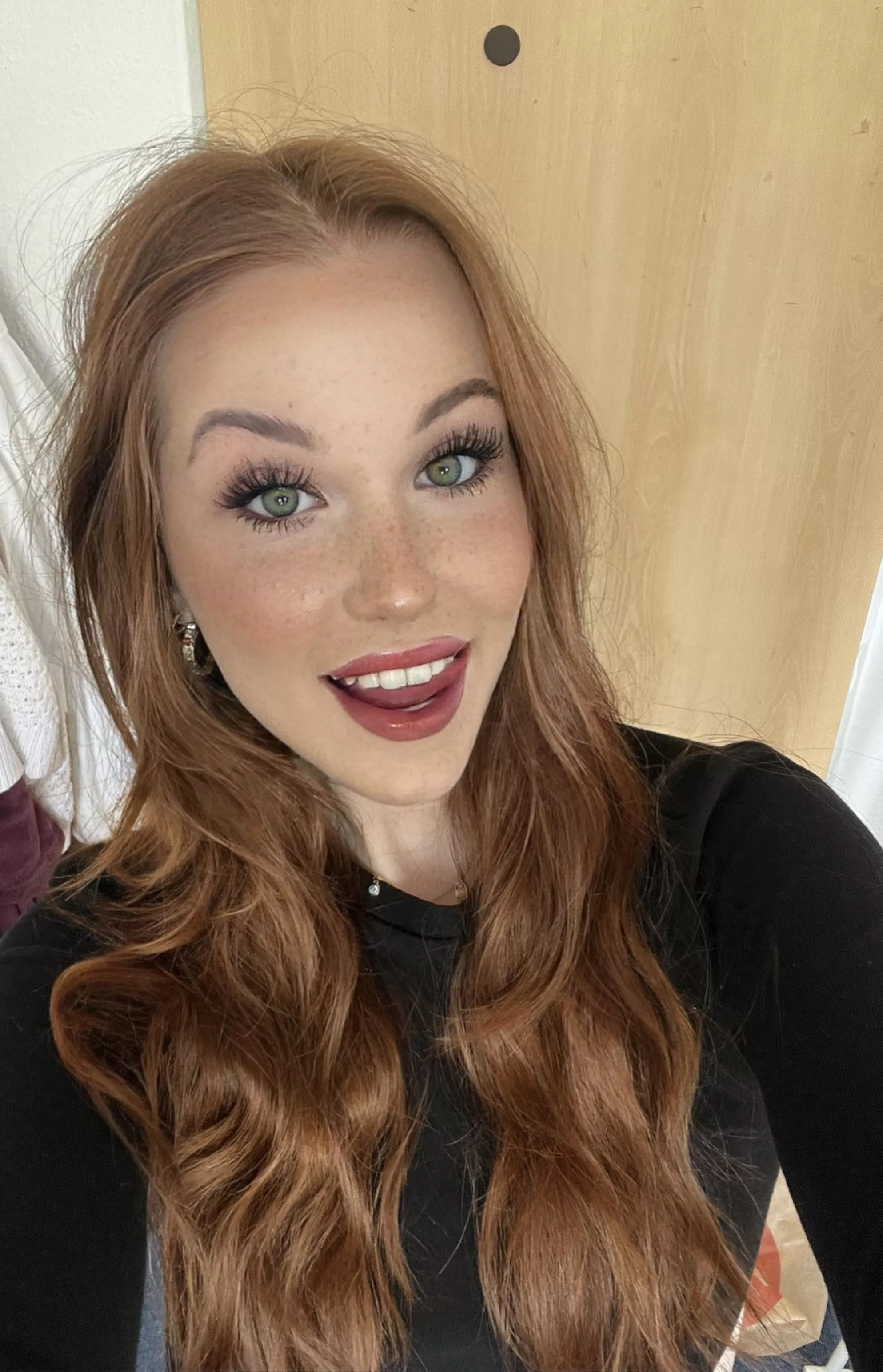 feeling classy with my lipstick posted by cutelittlelina