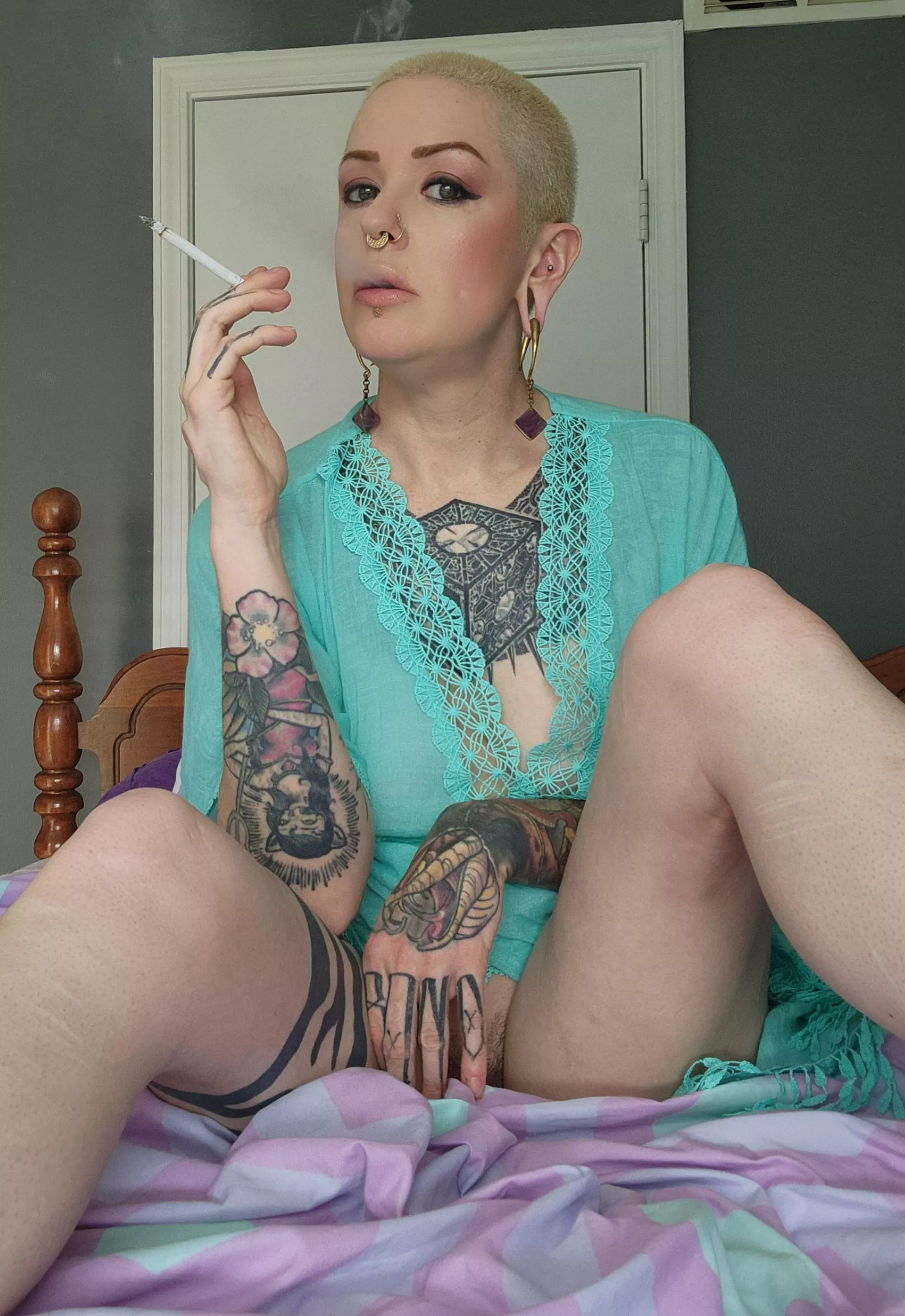 Feeling lonely... Come over!  posted by Smokinglace