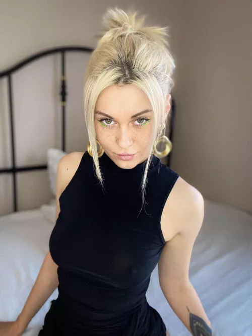 Fun fact: I love when guys stare at my boobs by JohnWickTen