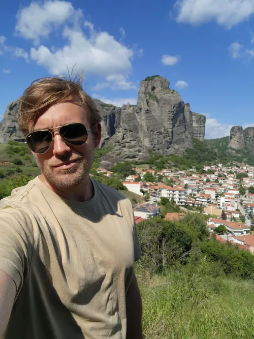 Having a nice walk with a nice scenery by LongJohnDeacon