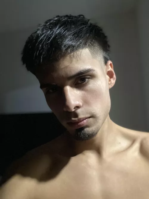 Hello, good night, do you like how I look today?☺️☺️♥️ by Isrraelkito