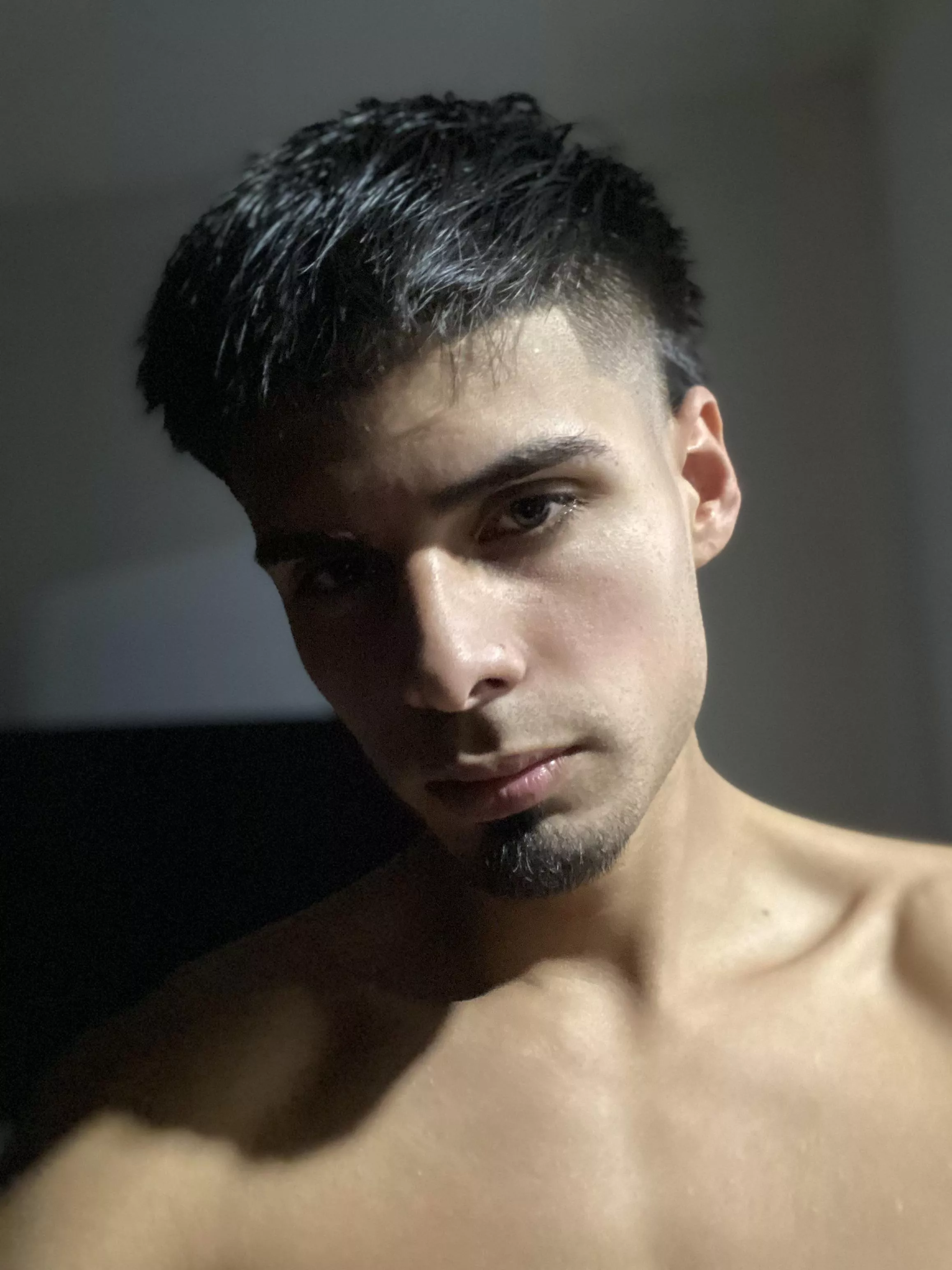 Hello, good night, do you like how I look today?☺️☺️♥️ posted by Isrraelkito