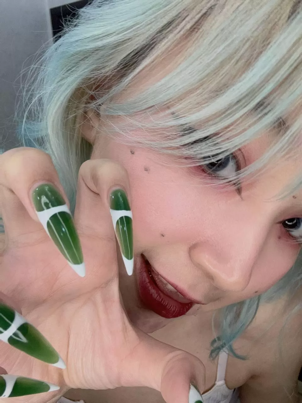 How do you like my new claws? posted by HotPetiteDream