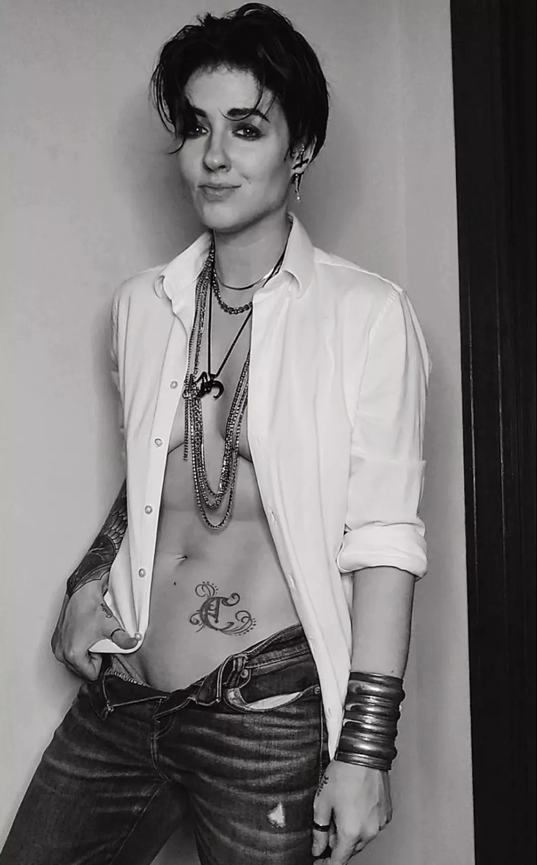 I actually go out to clubs with my pants undone 😜  posted by Thiyra