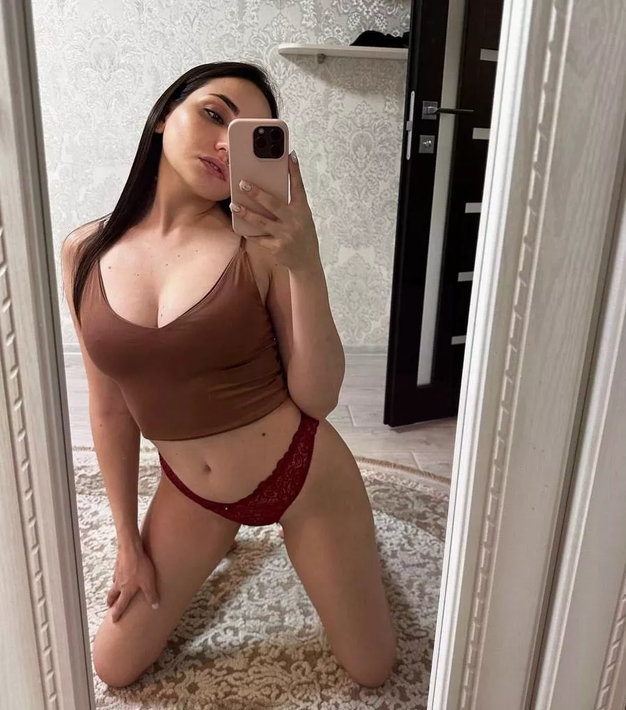 I never wear clothes around my house posted by mmngaj