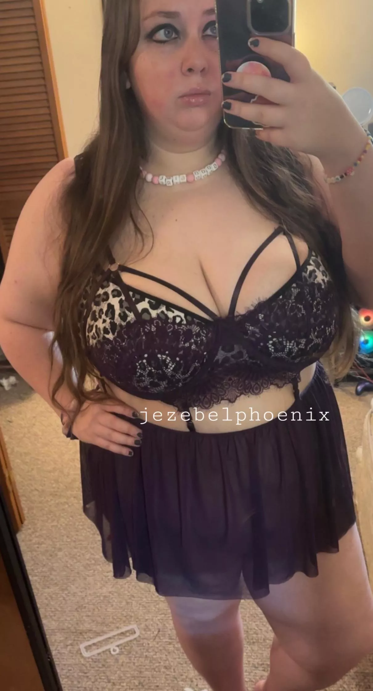 I won’t tell your wife you’re eye fucking me 😏 posted by JezebelPhoenix69