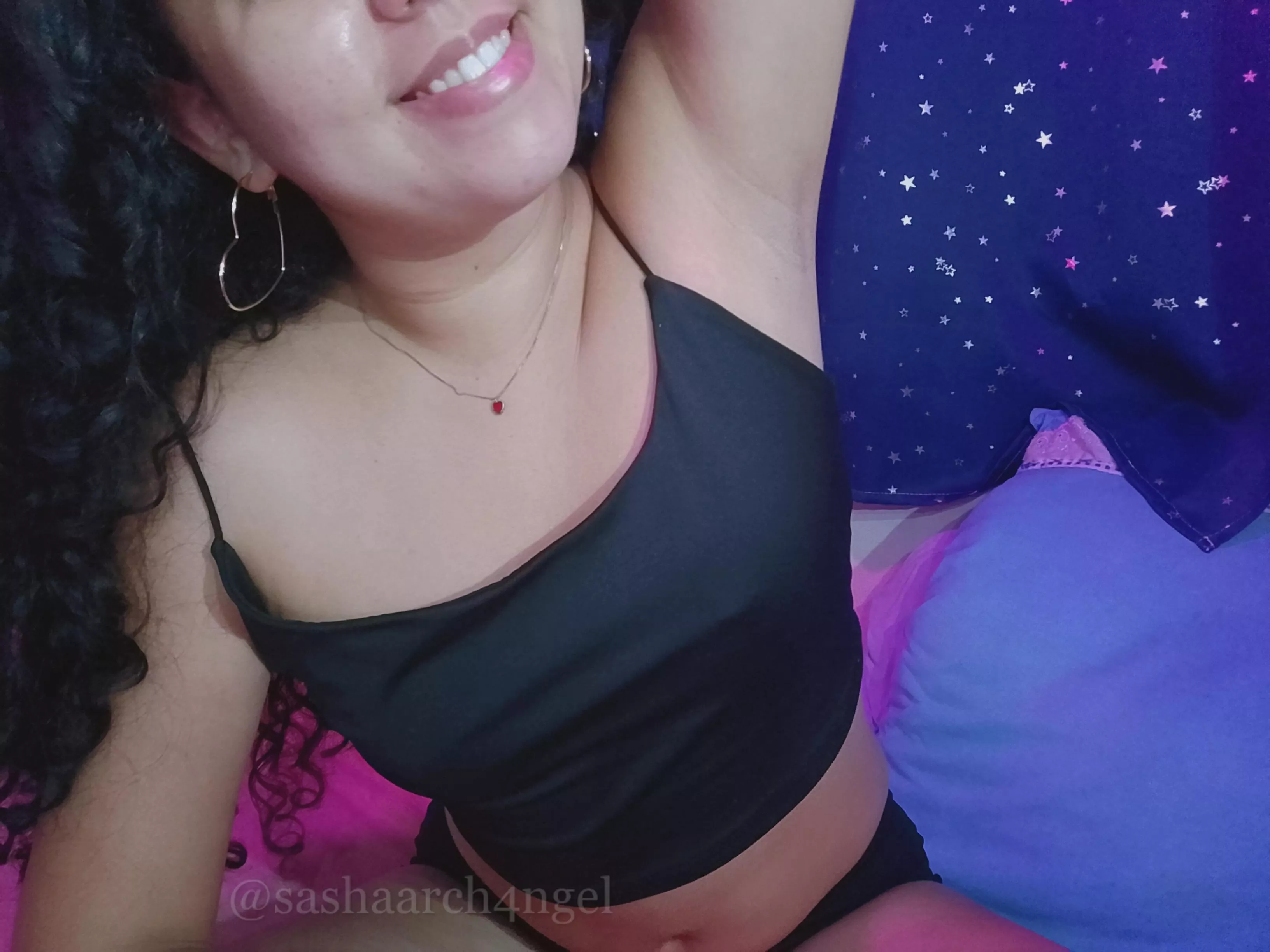 I'm very sensitive to tickles :p posted by SashaArch4ngel