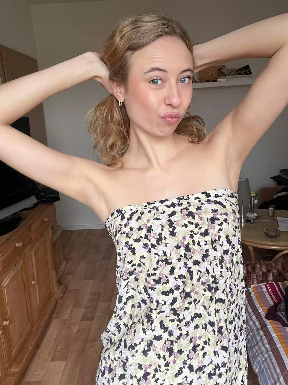 I'm wearing this on our first date, without underwear posted by verderoo