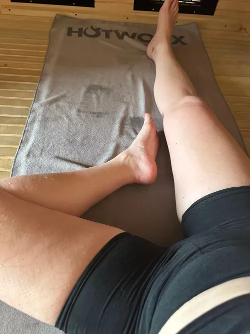 it's fun having thick thighs to squeeze your face with by cumwcourt