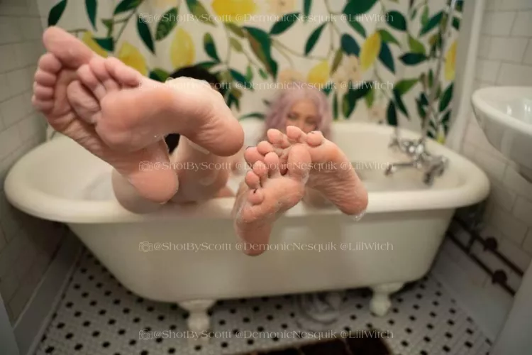 I've been told men really like our feet (co-☆ u/LiilWitch 📷 u/ShotByScottt) by DemonicNesquik