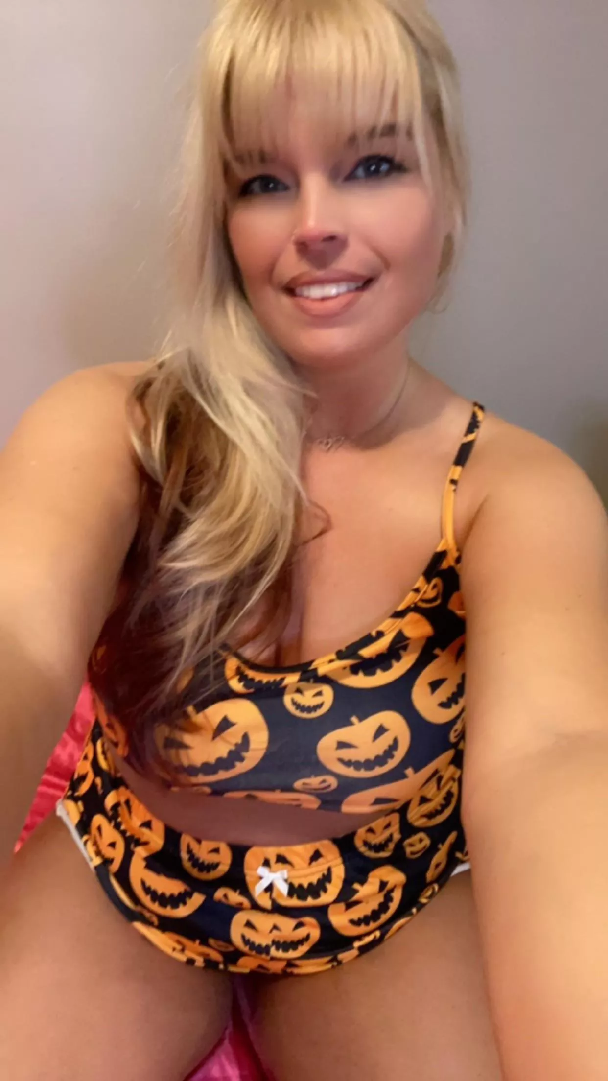 Just chilling in my pumpkin pjs  posted by TheRoxxiRenay