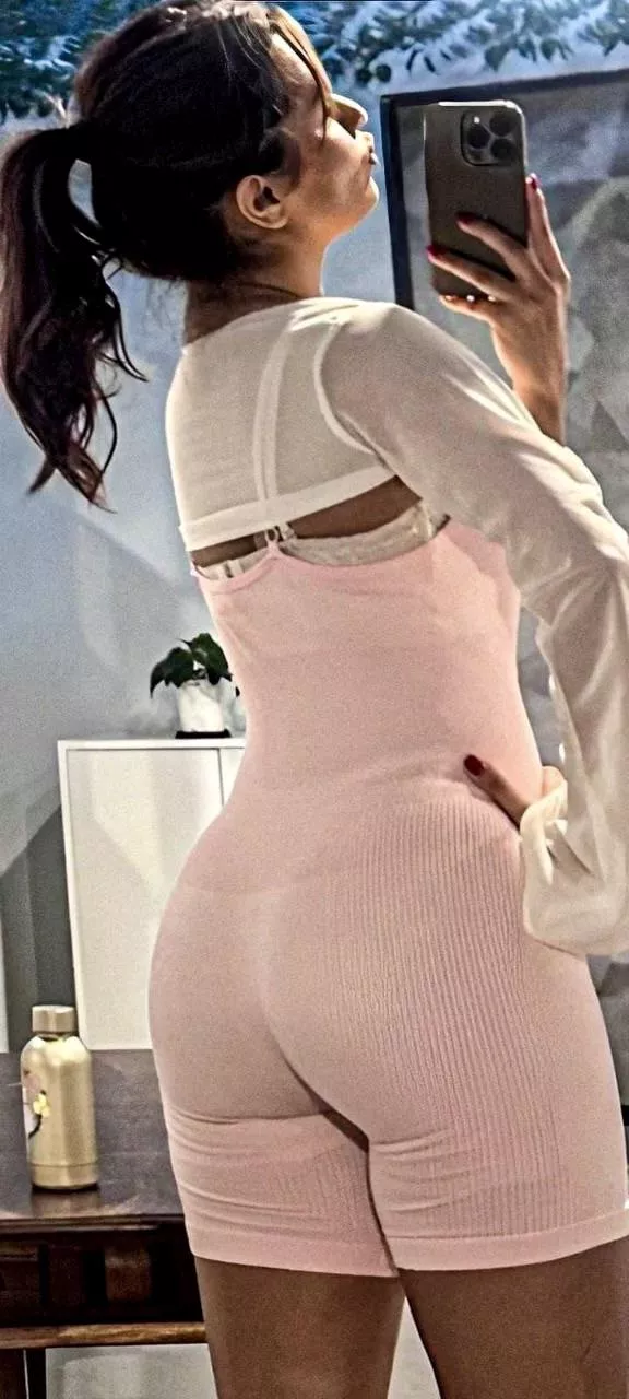 Msg me for her Instagram she is my wife I can introduce you to her as my friend but you have to msg me that what came in your mind after you saw her  tell me this is photo she posted on her Instagram story what you think of her posted by Individual_Height312