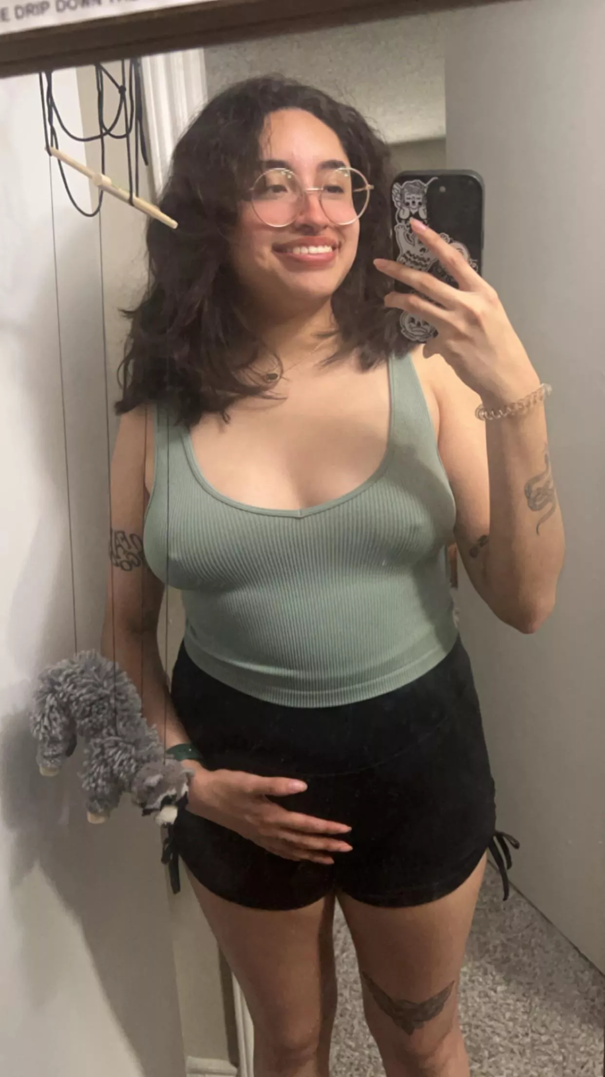 Now here’s the look with no bra posted by sizzlethizzle