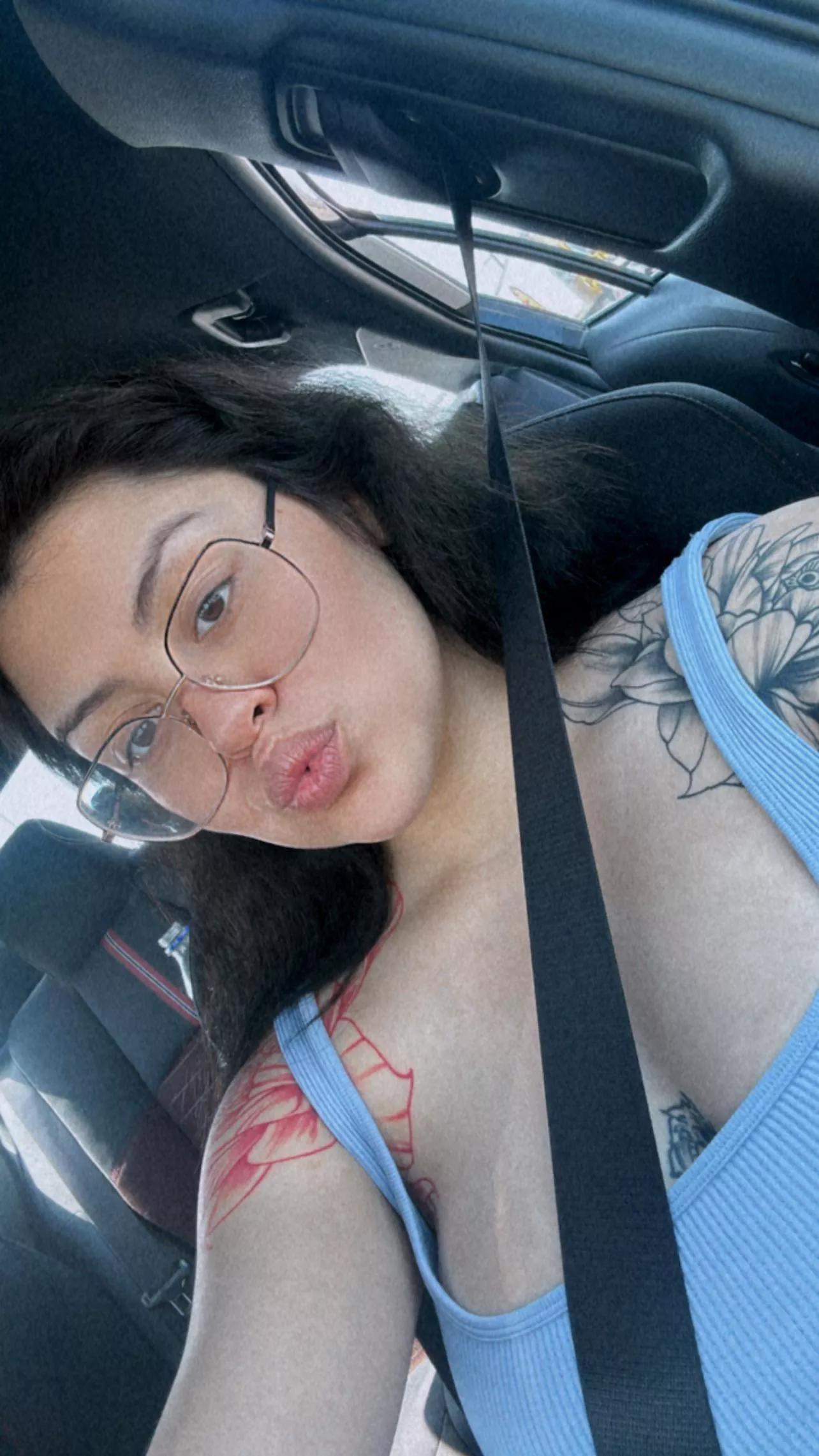 Pretty face bare skin 😘 posted by lesethd325