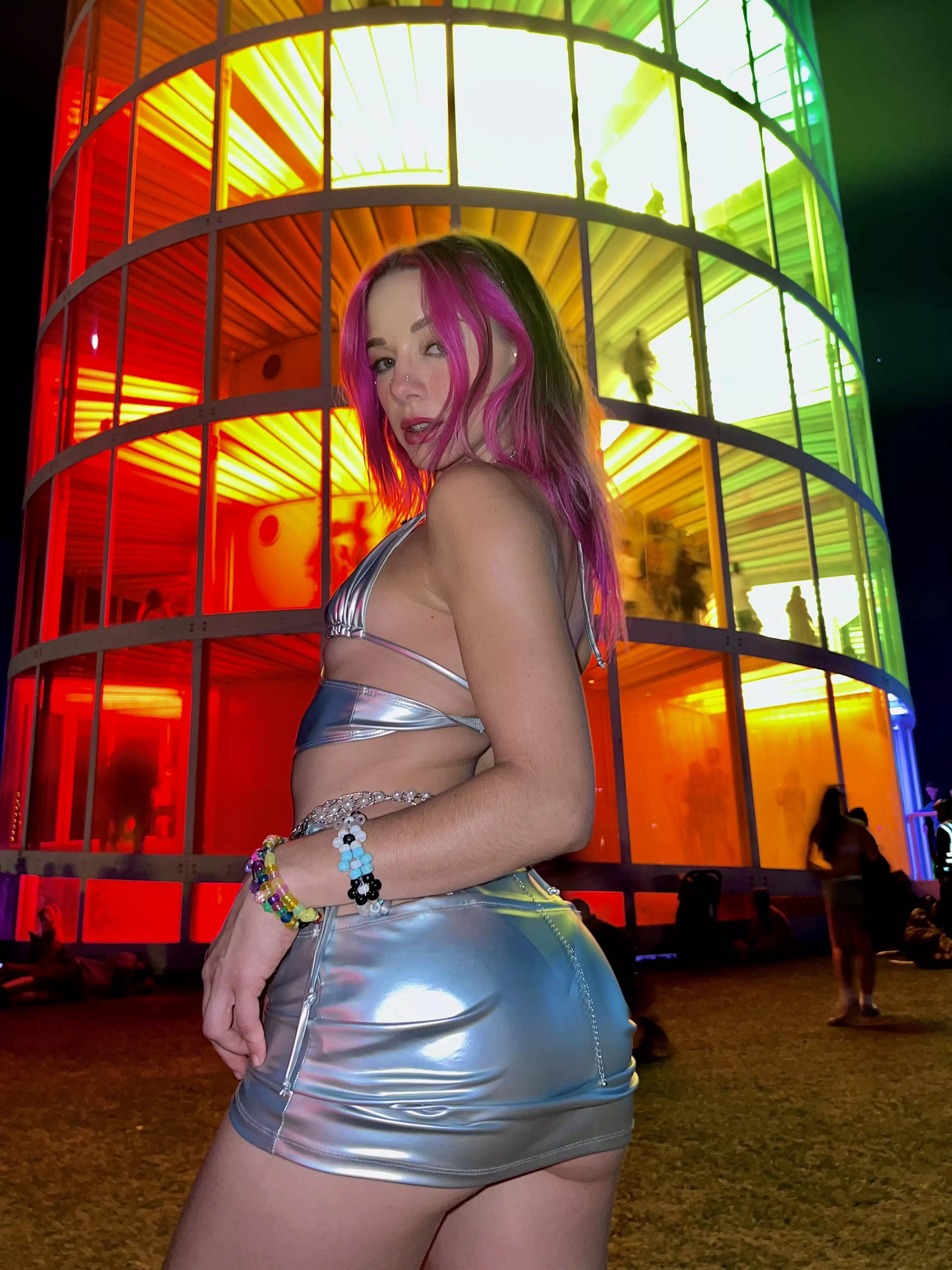 Raver and streamer babe posted by Danithewomann