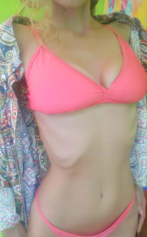 Skinny girls look the best :) by layla-blue-