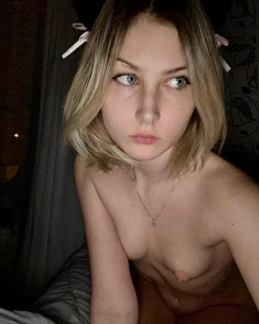 Sneaky girl posted by Icy-Dragonfruit8787