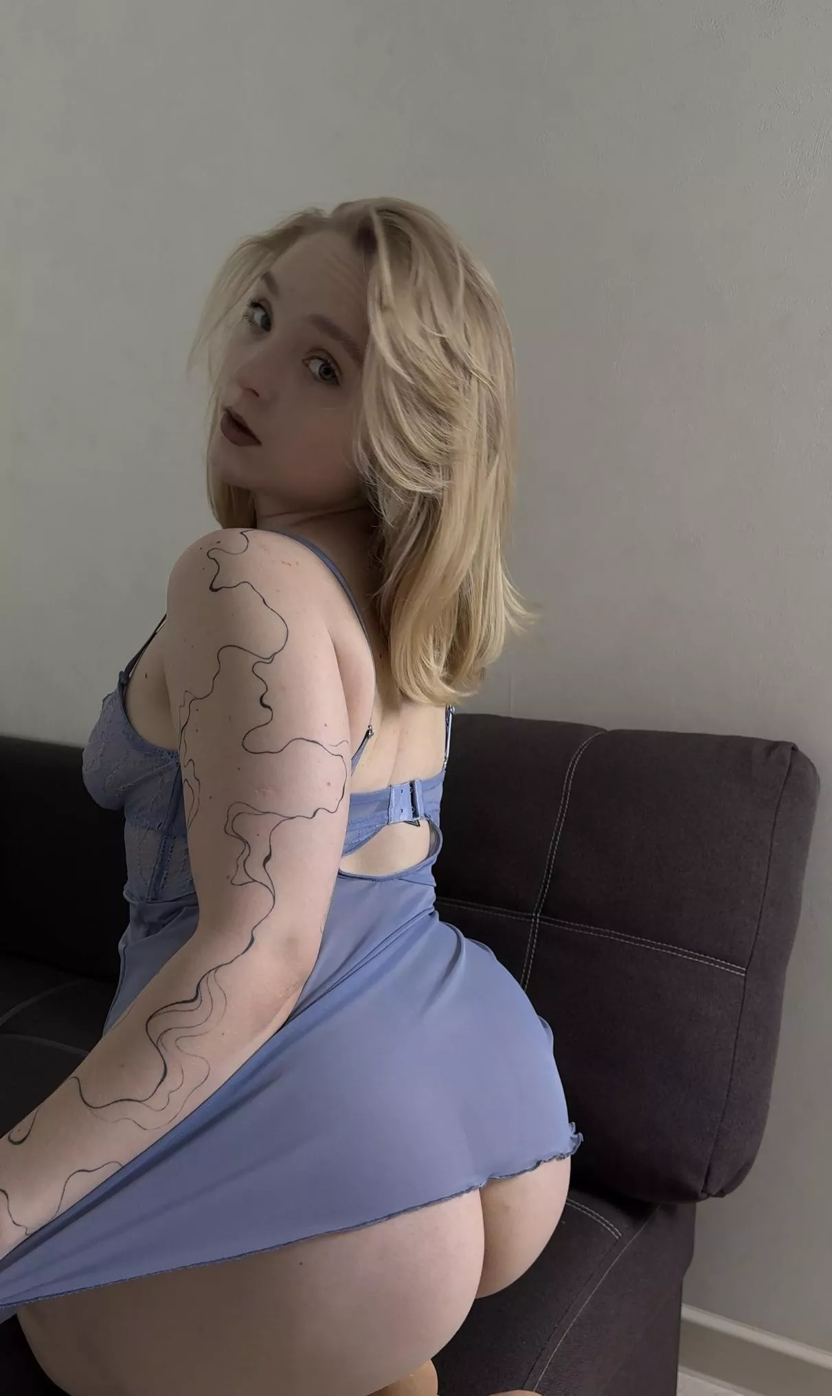 The dress looks so pretty on me posted by froggepi