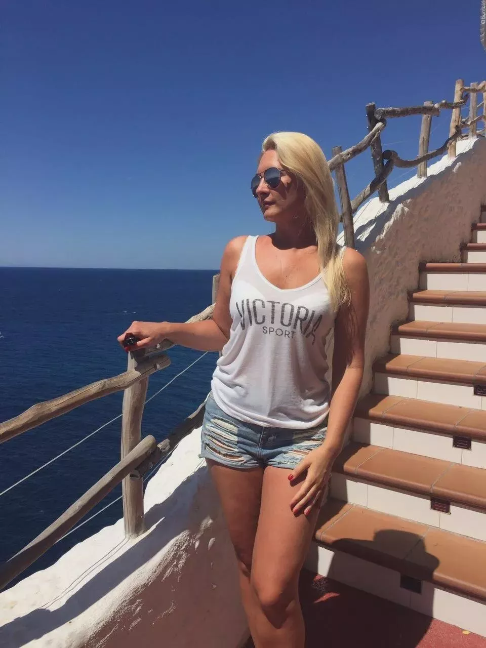 Victoria Bralines posted by Front-Butt