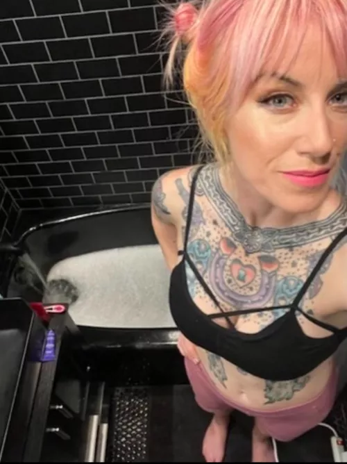 Watch me bathe? by vegaluster