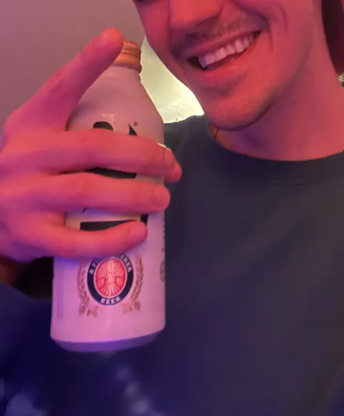 yoooo 23 chill runner dude for casual longterm bromance. Drinking buddies, funny snaps throughout the day, games, t or d, progress pics etc. Must send pics & vids (chats get boring). Face is a MUST- don’t be creepy and send me your boner lmaoo. Sen by Fresh-Hop