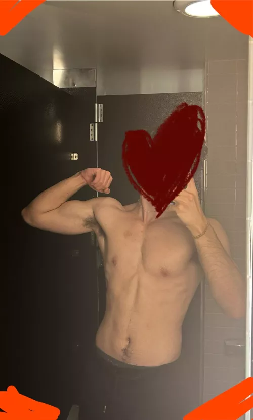 19m college bro, looking for guys/men who wanna flex their muscles and be treated like gods. SC: damiereee  by BarSalty2559