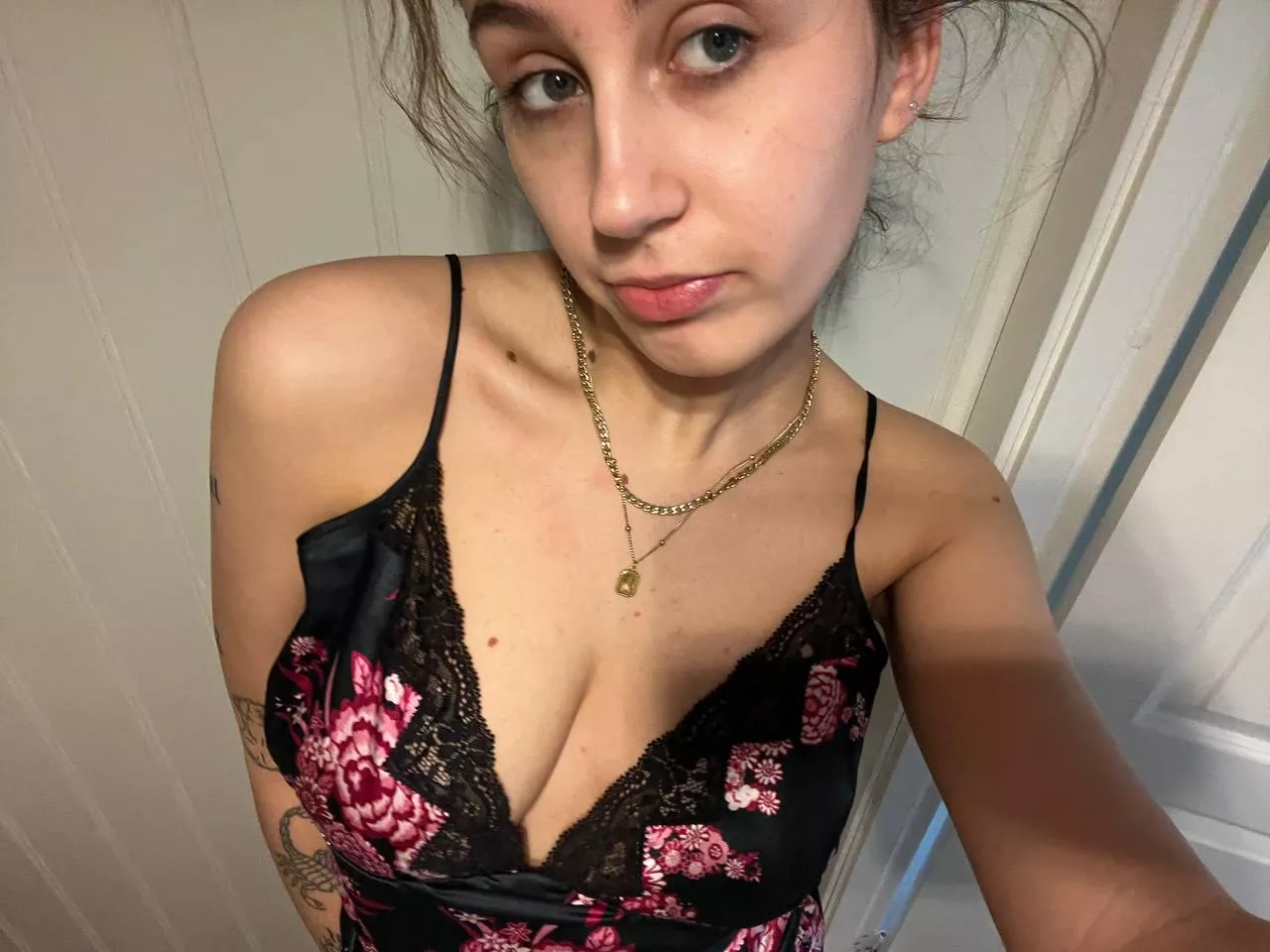 Alone in my room, wearing nothing under posted by Ysauzi