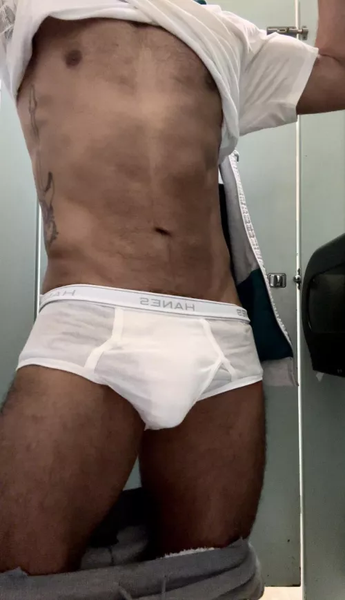 Bathroom break  by jluis2024